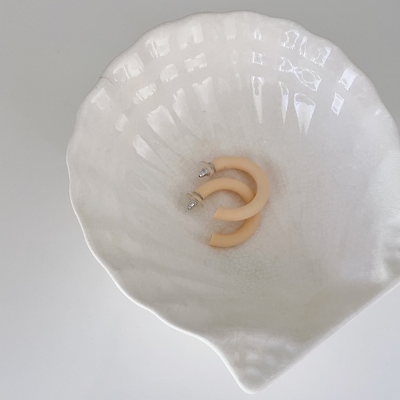 Vintage Ceramic Shell Catch-All Dish - Picture 3 of 4